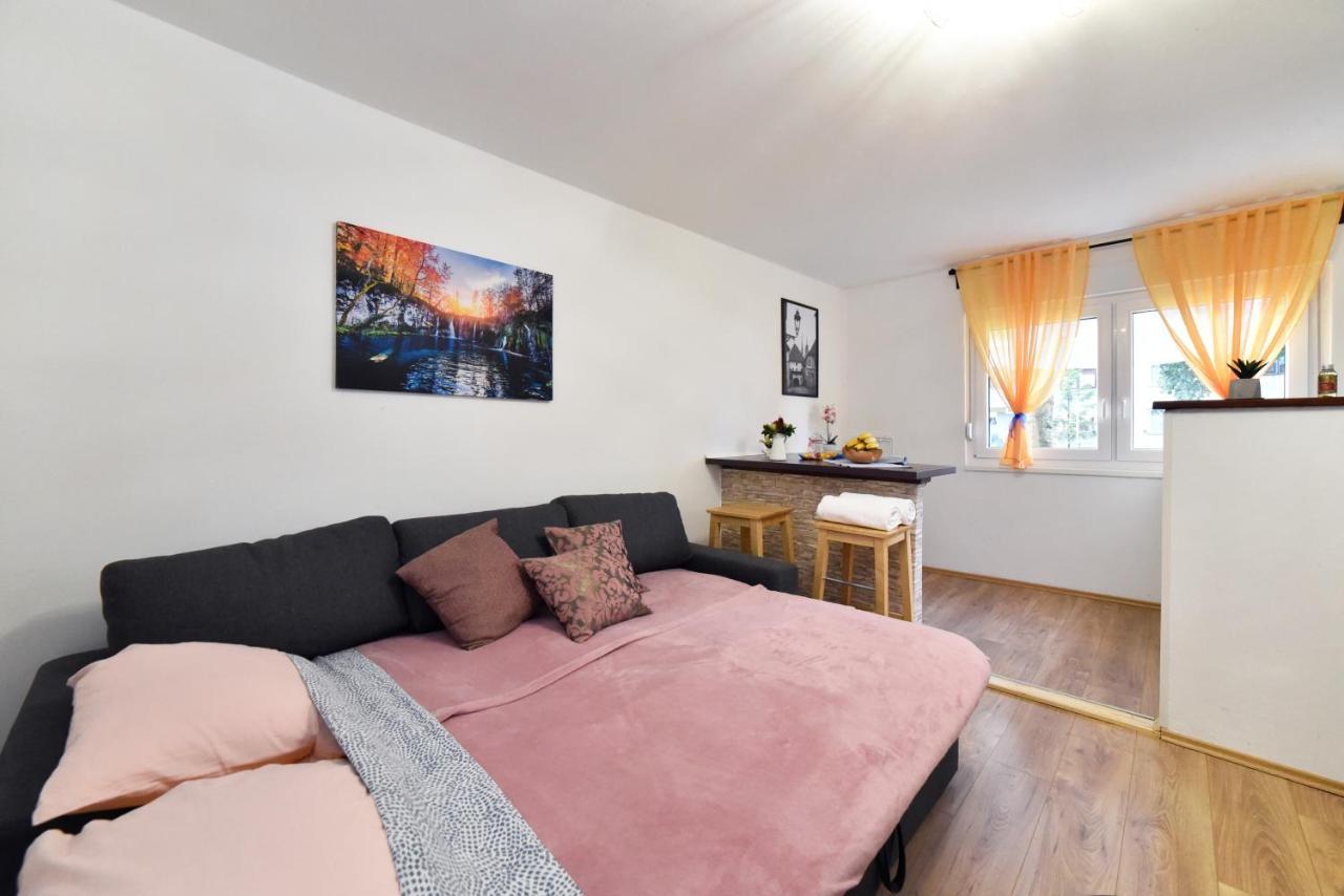 Studio Apartment Aneta Zagreb Exterior foto